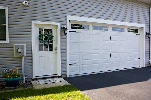 24/7 Emergency Garage Door Panel Replacement experts in Hull, IA